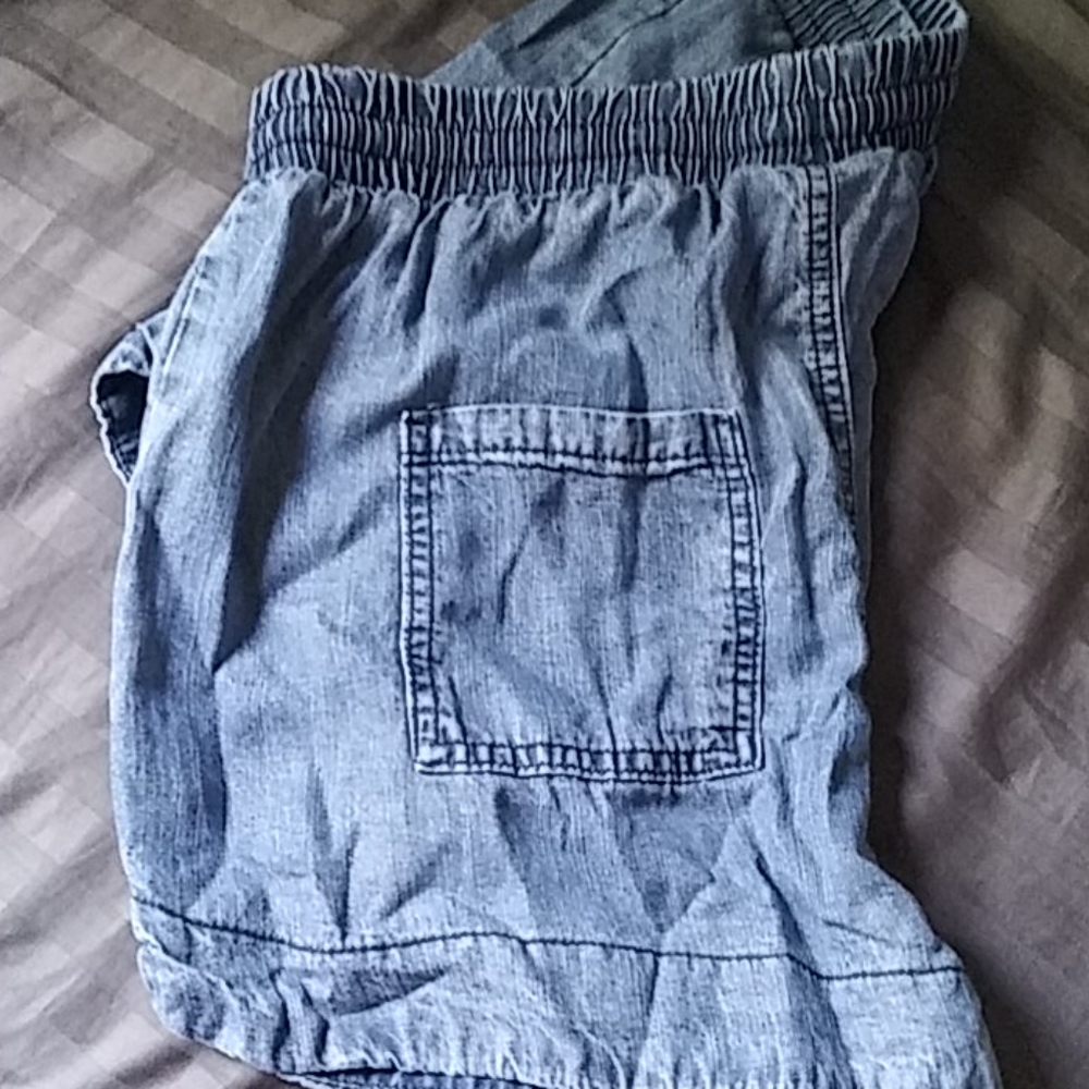 Shorts - Picture 3 of 3